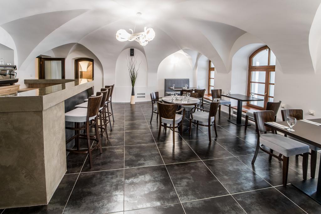 Hotel U Lva Билина Экстерьер фото